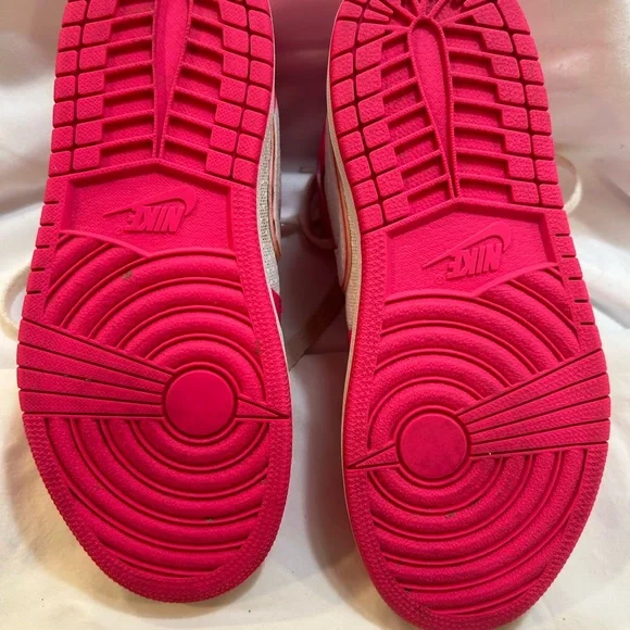 Air Jordan 1 Mid Hyper Pink-White shoes
